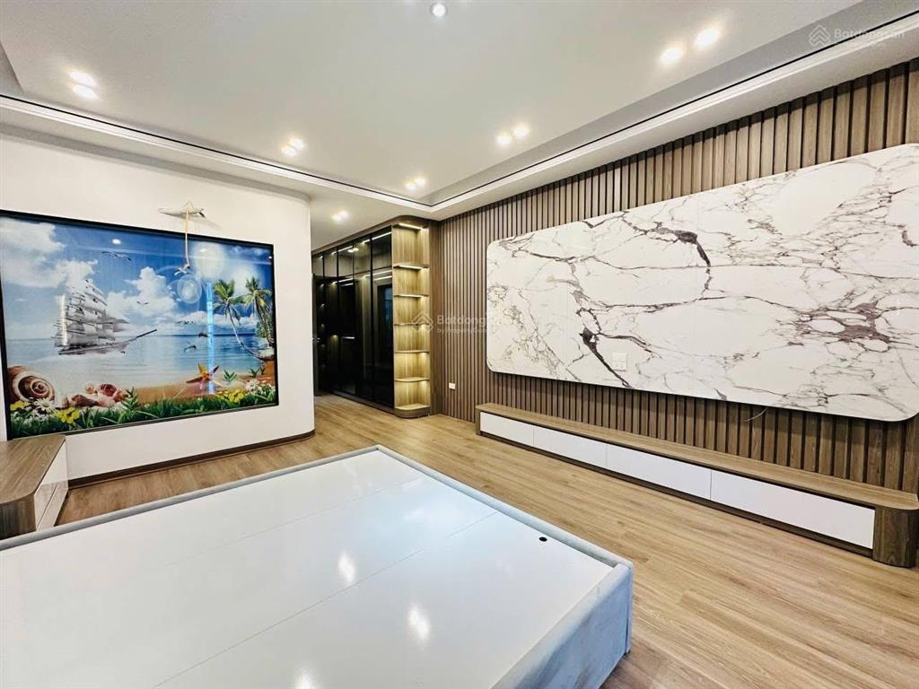 Bán nhà mới tinh thang máy, ô tô đỗ gần phố nguyễn công hoan, kim mã, ngọc khánh 45m2x6t hơn 8 tỷ