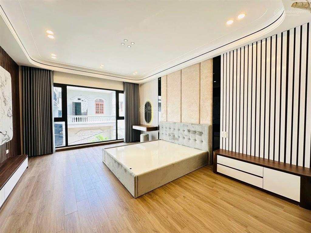 Bán nhà mới tinh thang máy, ô tô đỗ gần phố nguyễn công hoan, kim mã, ngọc khánh 45m2x6t hơn 8 tỷ