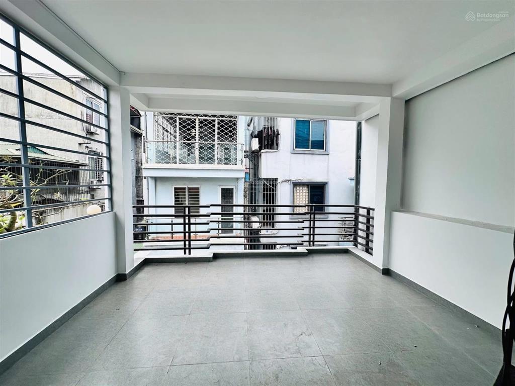 Bán nhà mới tinh thang máy ô tô đỗ 10m gần phố nguyễn công hoan, kim mã, ngọc khánh 45m2 6t 8.8 tỷ