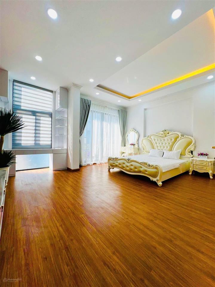 Bán nhà đẹp xuân la, thang máy, ôtô đỗ cổng gần phố võ chí công, dt 46m2 x 7t, vị trí đẹp