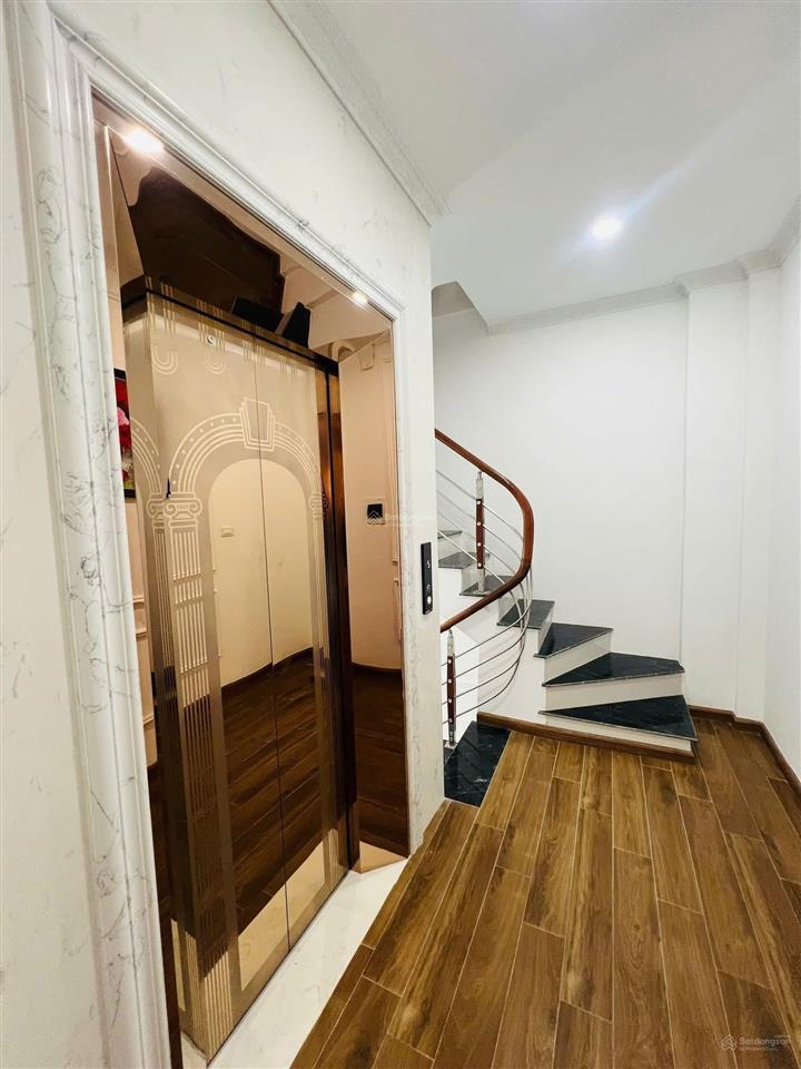 Bán nhà đẹp xuân la, thang máy, ôtô đỗ cổng gần phố võ chí công, dt 46m2 x 7t, vị trí đẹp
