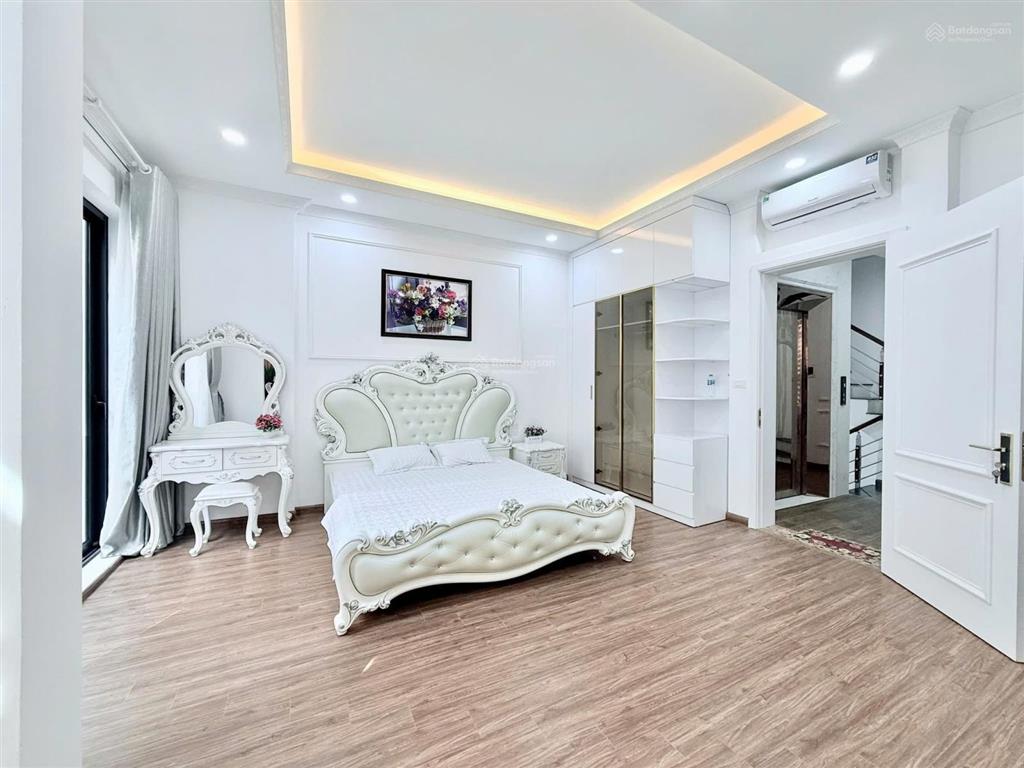 Bán nhà đẹp xuân la, thang máy, ôtô đỗ cổng gần phố võ chí công, dt 46m2 x 7t, vị trí đẹp