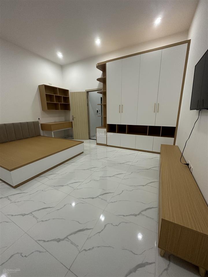 Bán căn lô góc xuân thủy, ô tô gần, ngõ nông 52m2*5t, mỗi tầng 2 phòng ngủ, nội thất đầy đủ