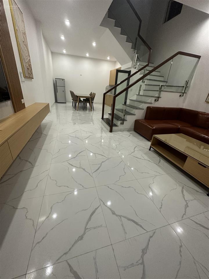Bán căn lô góc xuân thủy, ô tô gần, ngõ nông 52m2*5t, mỗi tầng 2 phòng ngủ, nội thất đầy đủ