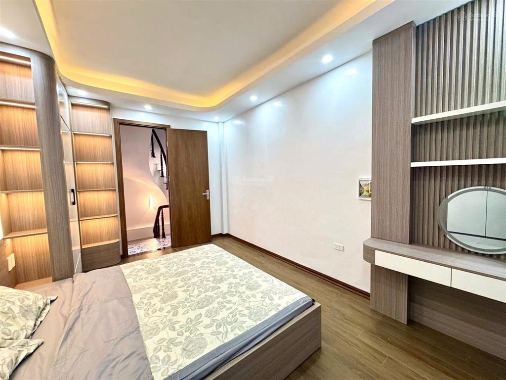 Bán căn lô góc xuân thủy, ô tô gần, ngõ nông 52m2*5t, mỗi tầng 2 phòng ngủ, nội thất đầy đủ