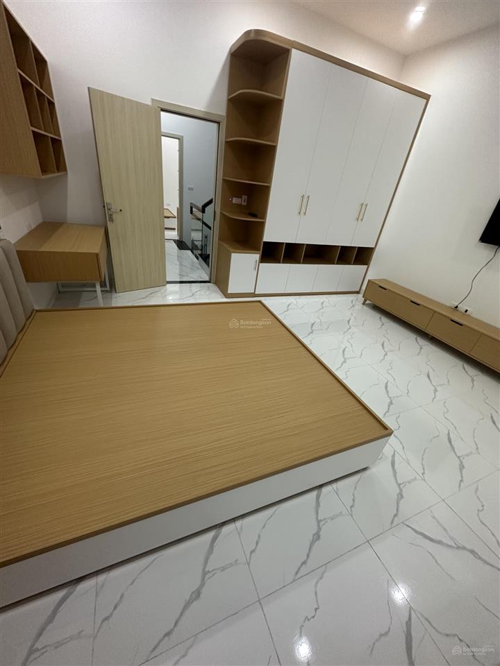 Bán căn lô góc xuân thủy, ô tô gần, ngõ nông 52m2*5t, mỗi tầng 2 phòng ngủ, nội thất đầy đủ