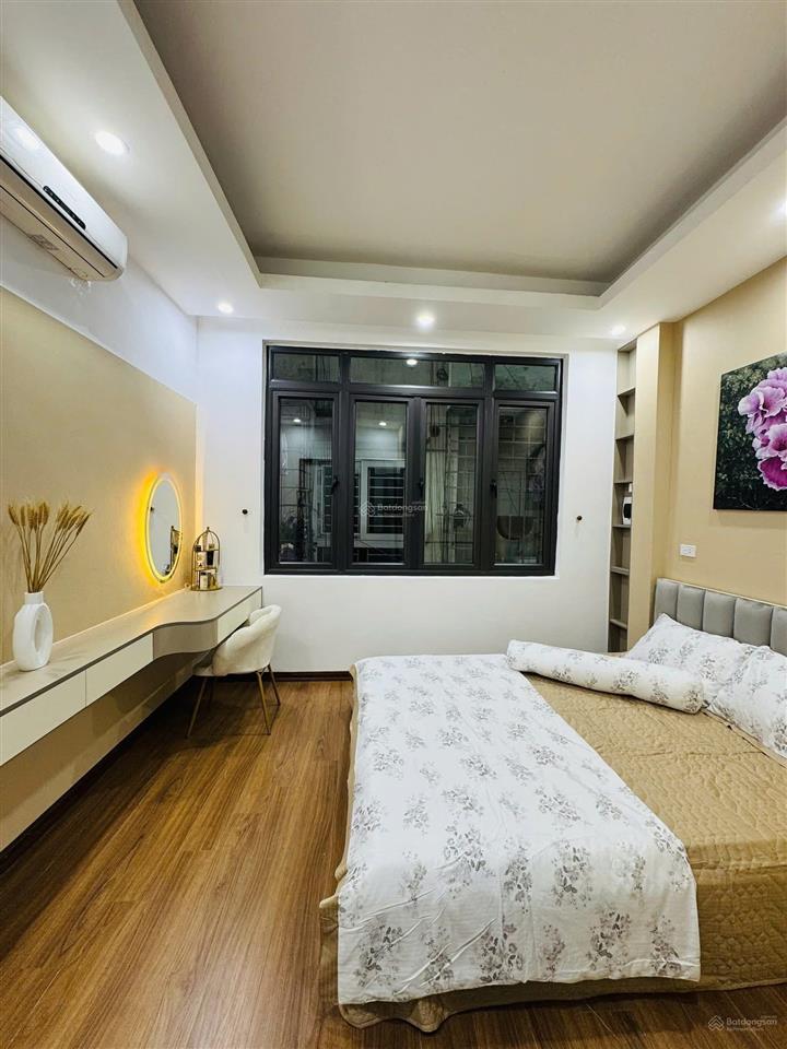 Bán căn lô góc xuân thủy, ô tô gần, ngõ nông 52m2*5t, mỗi tầng 2 phòng ngủ, nội thất đầy đủ