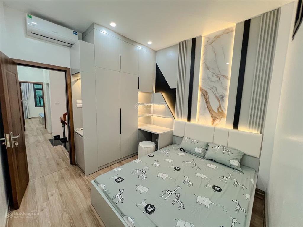 Bán căn lô góc xuân thủy, ô tô gần, ngõ nông 52m2*5t, mỗi tầng 2 phòng ngủ, nội thất đầy đủ