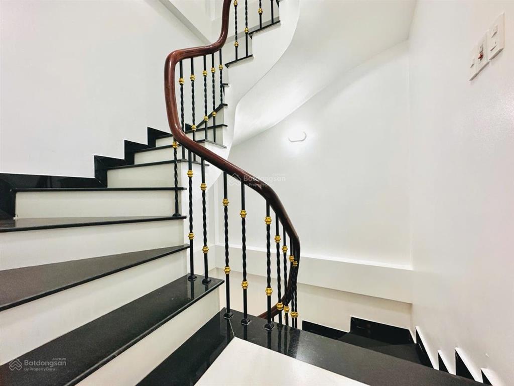 Bán nhà xuân thuỷ trần thái tông lô góc 3 thoáng, ô tô, ngõ nông, full nt 46m2*5t, gần trường đhsp