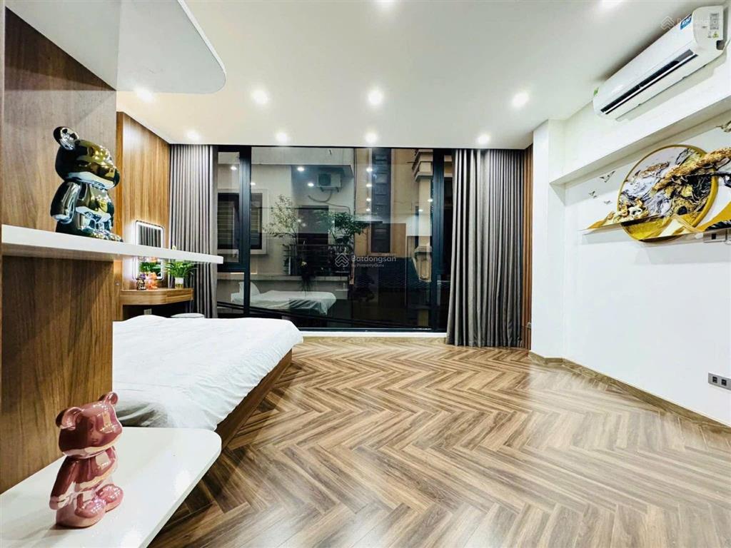 Nhà đẹp dân xây thang máy, lô góc, ô tô gần hoàng quốc việt, 55m2 x6t đủ nội thất sang xịn ở luôn