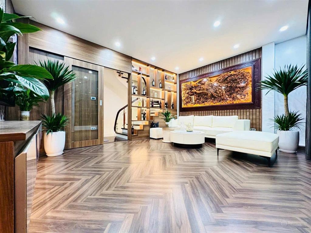 Nhà đẹp dân xây thang máy, lô góc, ô tô gần hoàng quốc việt, 55m2 x6t đủ nội thất sang xịn ở luôn