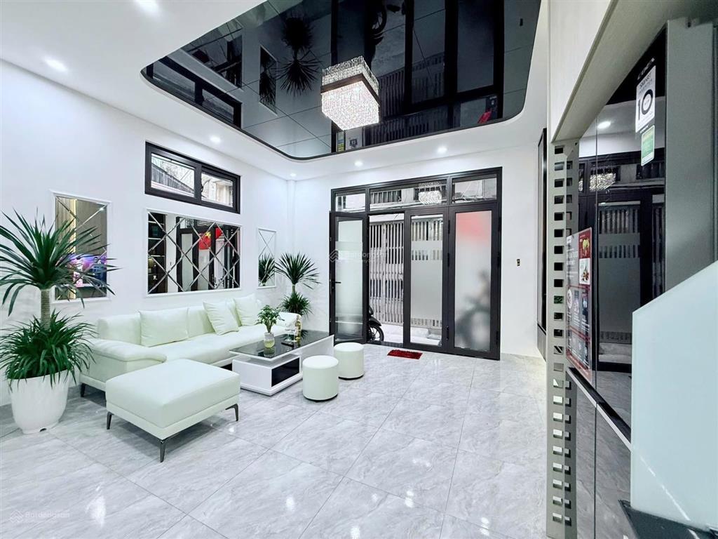 Bán nhà mới đẹp gần phố cầu giấy, dân xây, lô góc, ôtô gần công viên cg, 48m2 x 5t, nội thất đầy đủ