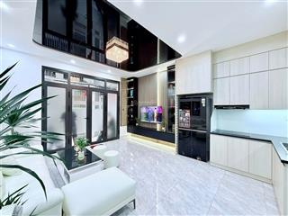 Bán nhà mới đẹp gần phố cầu giấy, dân xây, lô góc, ôtô gần công viên cg dt 48m x5t,nội thất đầy đủ