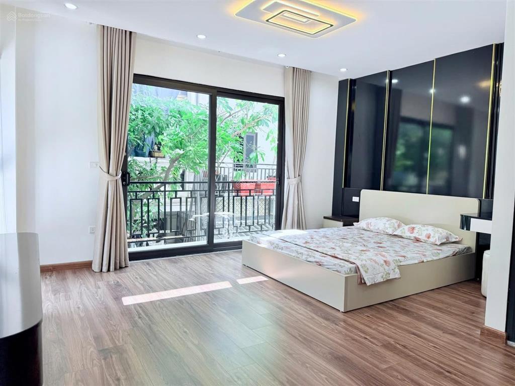Bán nhà mới đẹp gần phố cầu giấy, dân xây, lô góc, ôtô gần công viên cg, 48m2 x 5t, nội thất đầy đủ