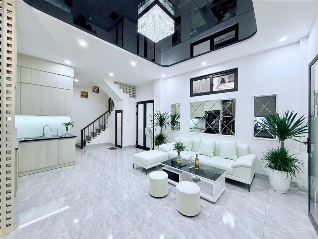 Bán nhà mới đẹp gần phố cầu giấy, dân xây, lô góc, ôtô gần công viên cg, 48m2 x 5t, nội thất đầy đủ