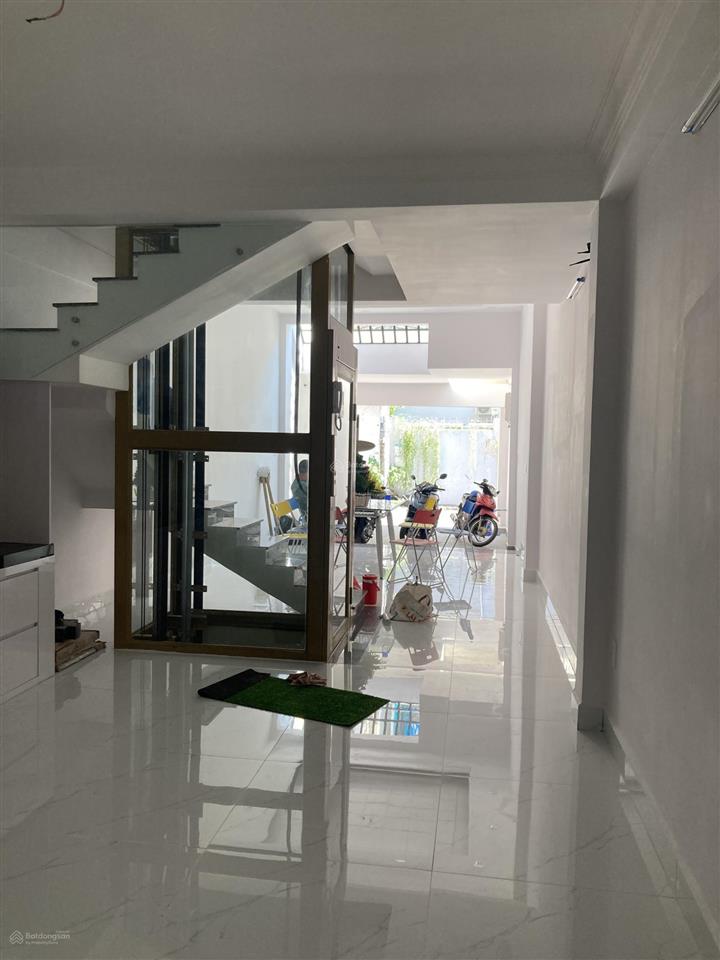 Nhà đẹp mới xây 5 tấm, full nội thất, có thang máy, xe hơi để vào nhà, phường phú thuận, tp.hcm.