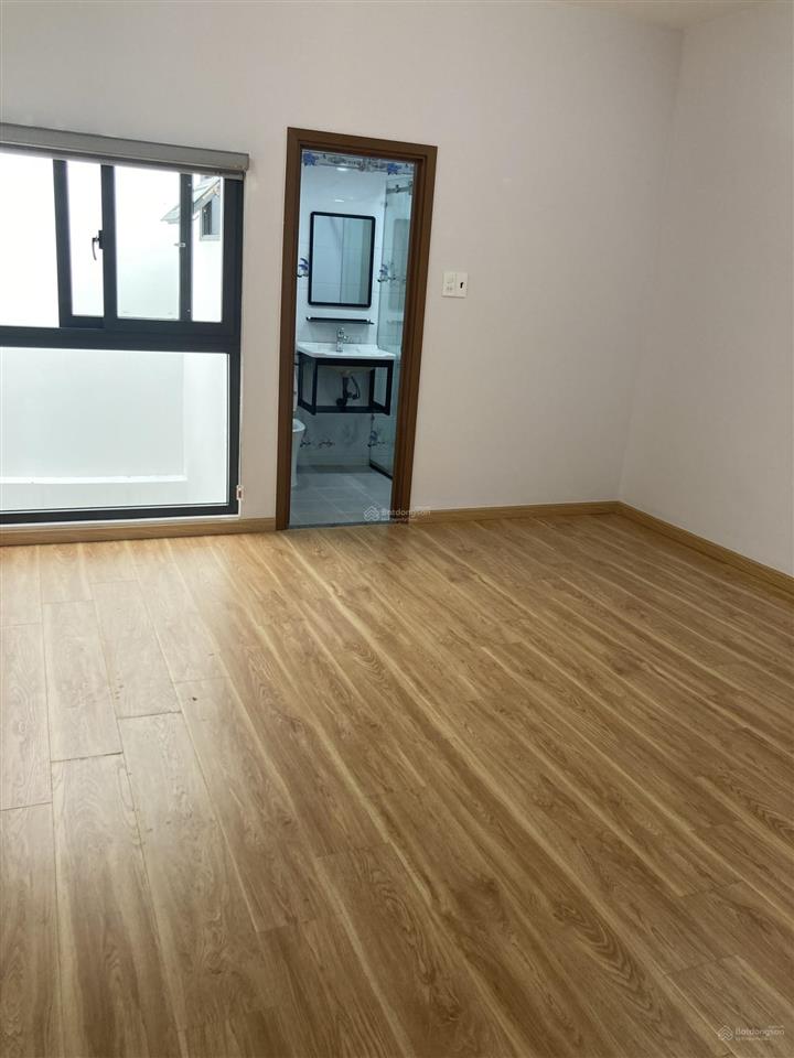 Nhà đẹp mới xây 5 tấm, full nội thất, có thang máy, xe hơi để vào nhà, phường phú thuận, tp.hcm.