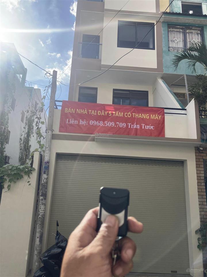 Nhà đẹp mới xây 5 tấm, full nội thất, có thang máy, xe hơi để vào nhà, phường phú thuận, tp.hcm.