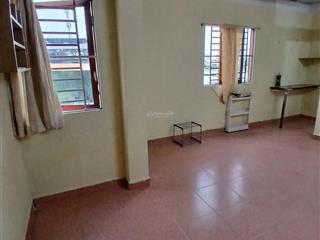 Phòng giá siêu rẻ, chia ra 110k/ngày rộng lớn thang bộ ở lầu 4 chính chủ ở quận bình thạnh, p12