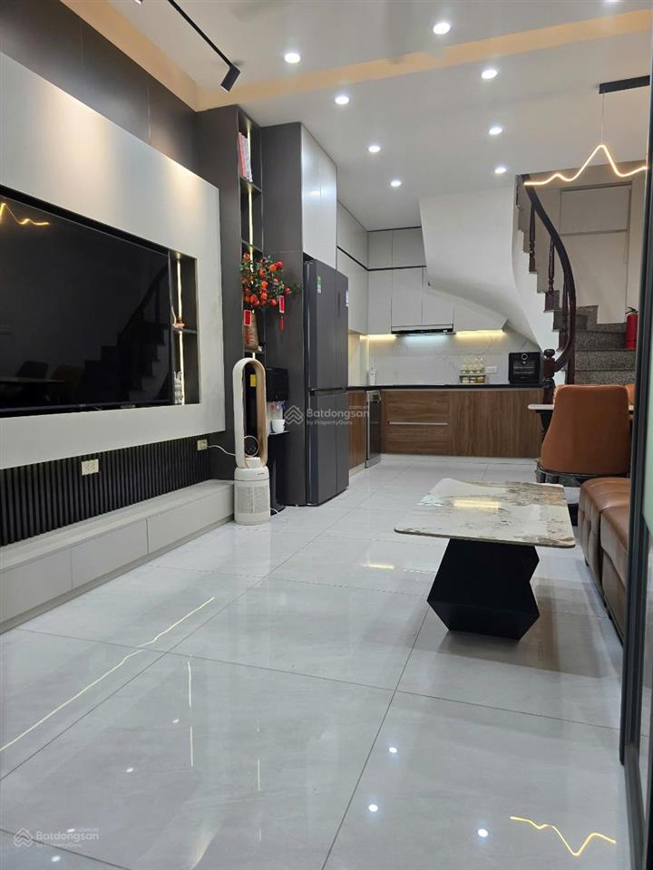 Nhà phố tân ấp, quận ba đình, cách mặt phố 8m, ngõ rộng ở kết hợp kinh doanh
