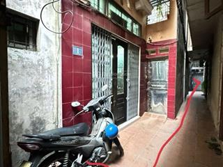 Nhà phố ngọc lâm  long biên  gần tòa mipec  cách 20m ra mặt phố