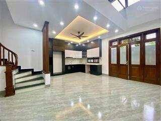 Nhà phố ngọc lâm, 6 tầng thang máy  full nội thất sang xịn  mặt tiền rộng đẹp.