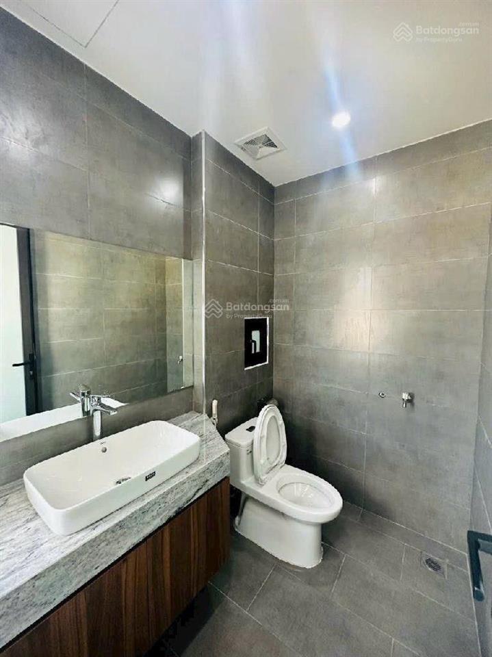 Nhà mặt phố nguyễn văn cừ , 9 tầng, mặt tiền quyền lực, vỉa hè siêu rộng