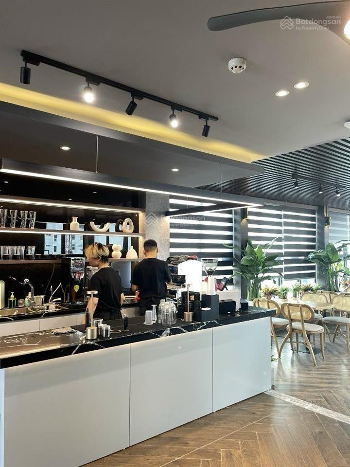 Nhà mặt phố nguyễn văn cừ , 9 tầng, mặt tiền quyền lực, vỉa hè siêu rộng