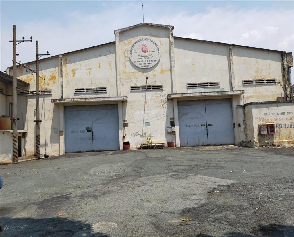 Cho thuê kho xưởng mặt tiềnquốc lộ 1a, dt 1400m2  110tr/th, đường tải lớn, container vào 24h