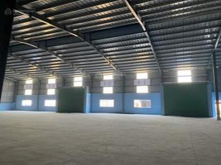 Tổng dt 4.500m2 (kho 2.600m2 + vp 500m2)  đường ql1a (cont40f)  có pccc thẩm duyệt