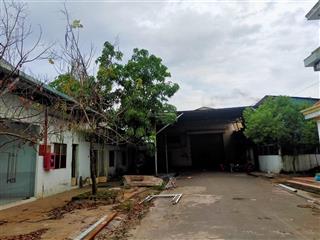 Cho thuê kho xưởng tổng 2000m2, xây dựng 1600m2  140 triệu/th đường hương lộ 2, cont 40f vào