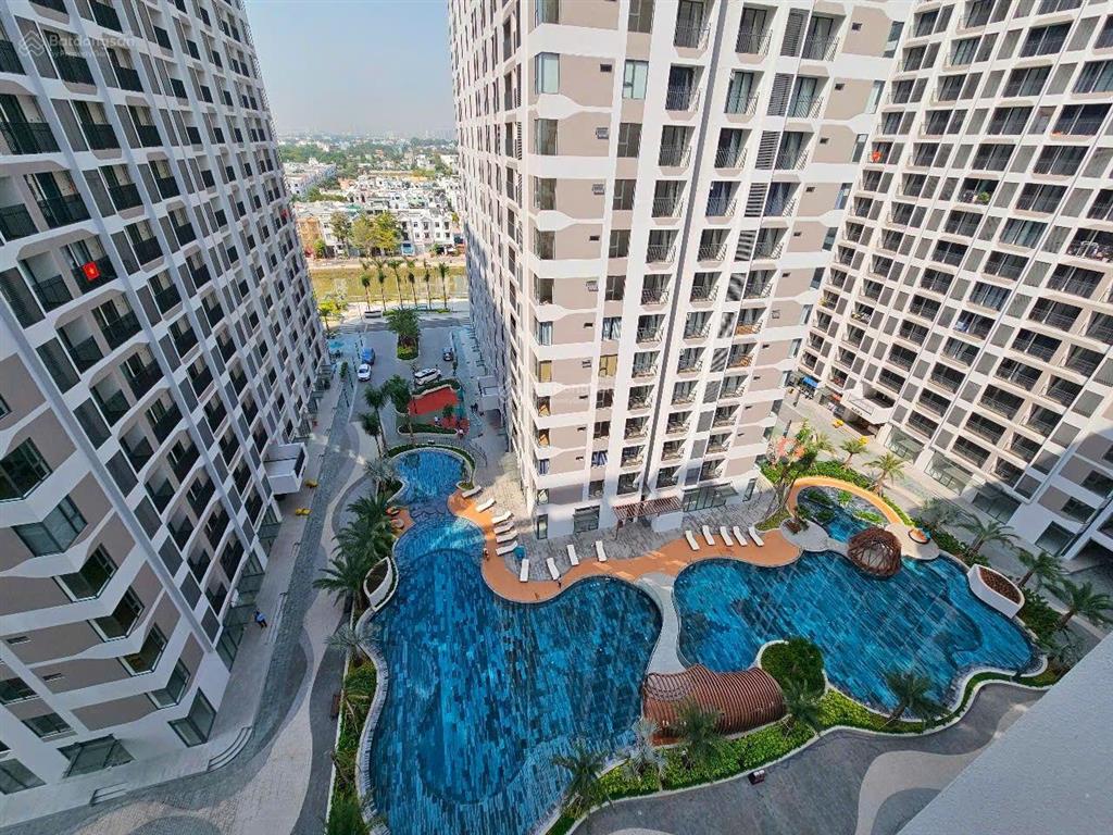 Cần bán căn 3pn3wc view hồ bơi và landmark 81 giá chỉ 4ty mt easmark city 0939 303 ***