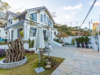 Bán khu chekin 1500m2  vào là kinh doanh  tại đà lạt