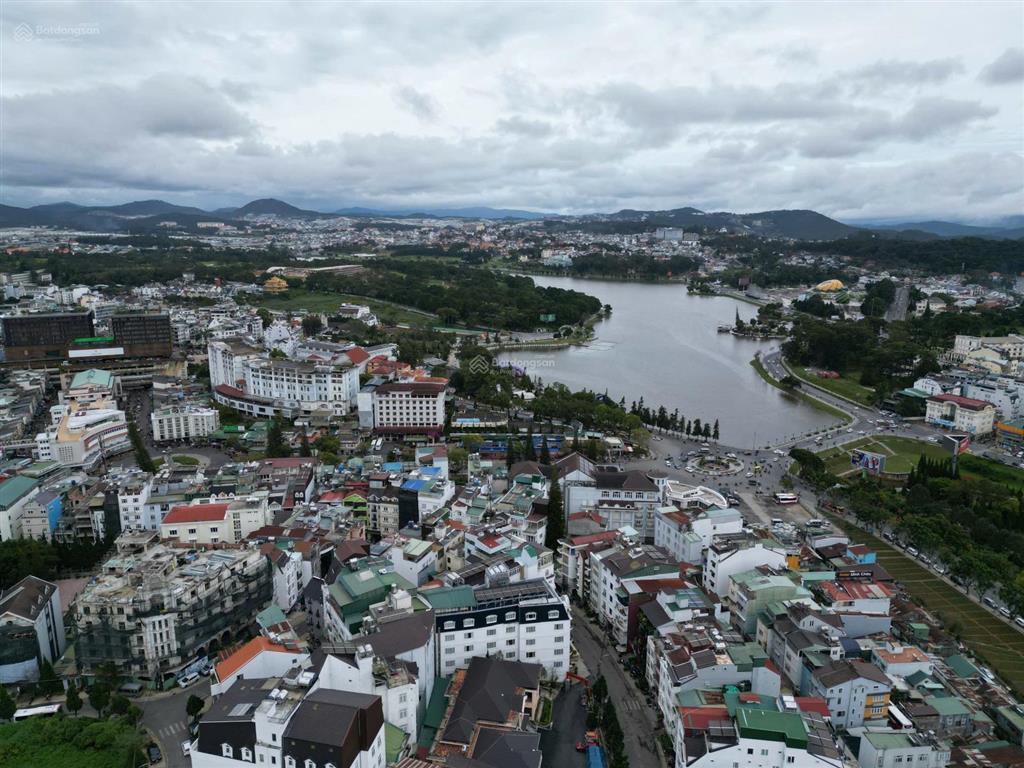 Khách sạn 4 sao  95 phòng kd  cách hxh 500m