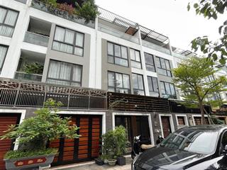 Cho thuê villa mt đường số khu hà đô q10 dtsd 500m2