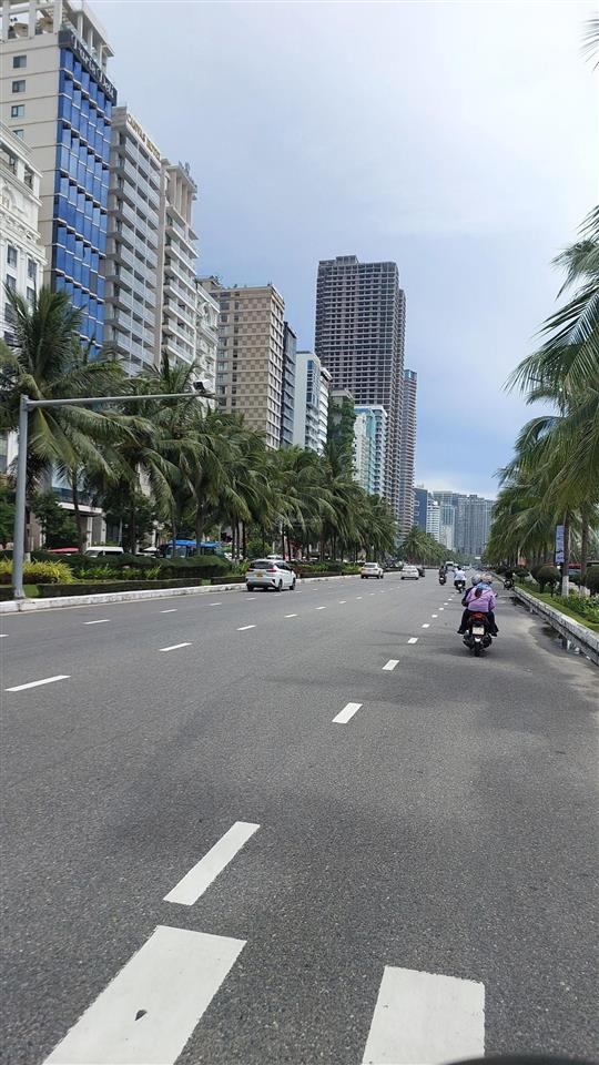 Khách sạn 10 tầng 40 phòng ngay trung tâm biển phước mỹ, đẹp, giá tốt