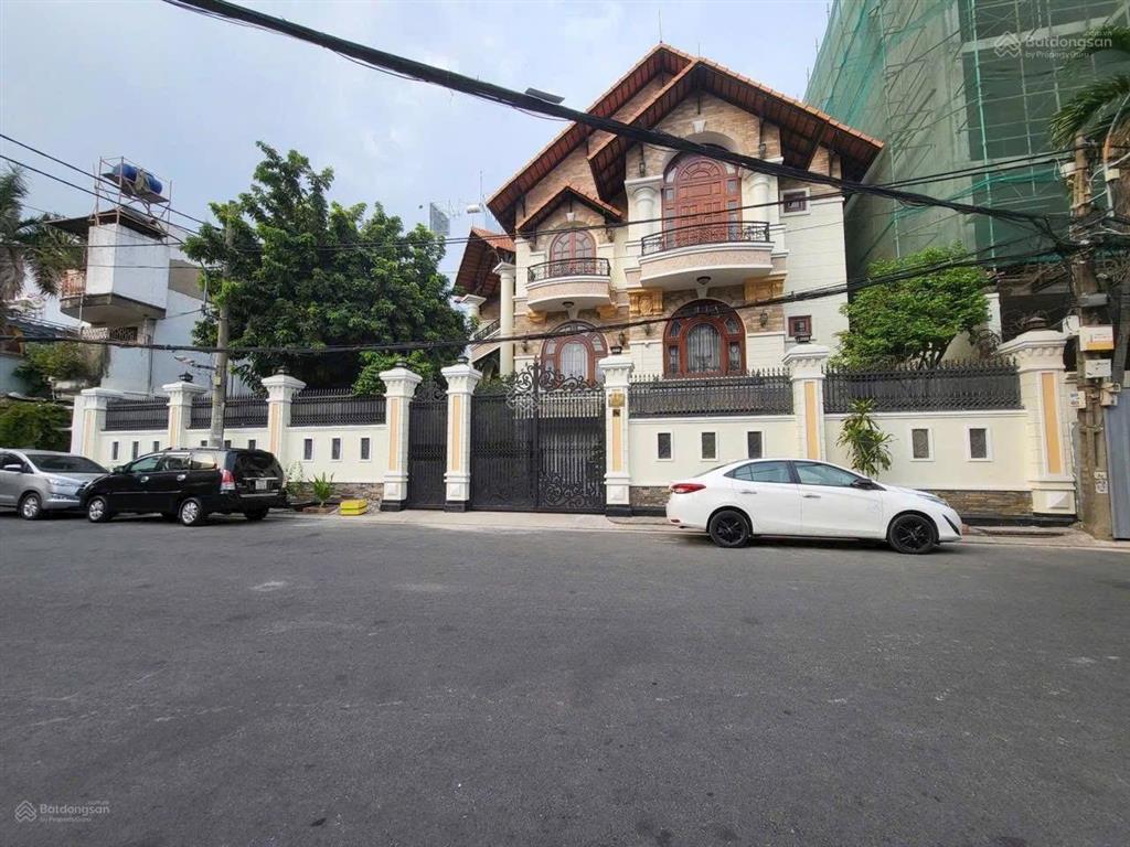 Bán biệt thự 1073/5 cách mạng tháng 8 26.5 x 20m trệt 2 lầu st full nội thất giá 106 tỷ/tl