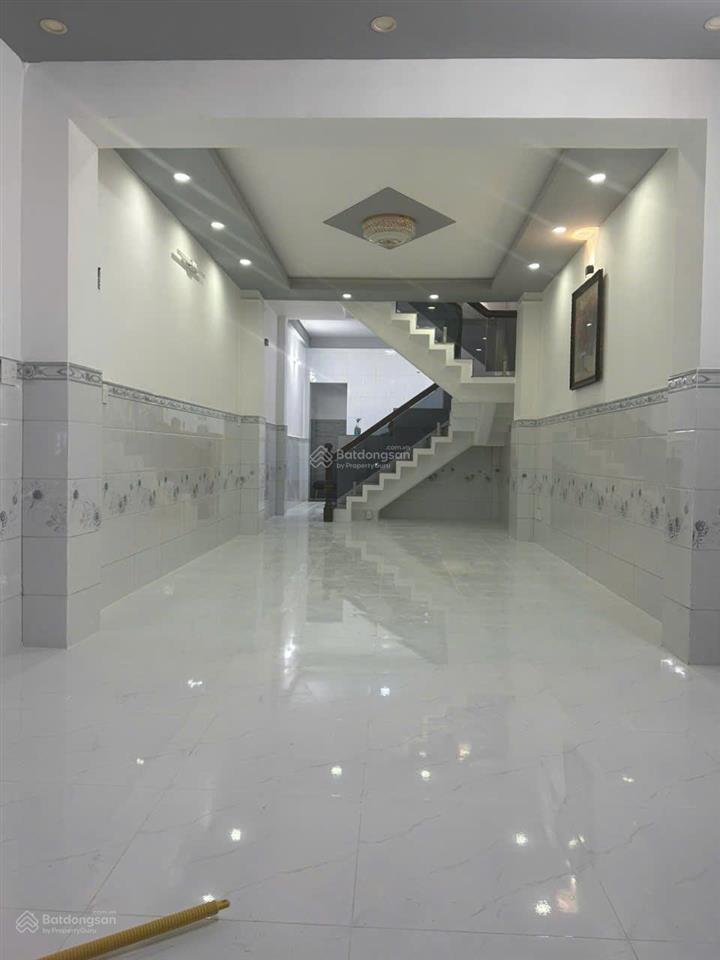 Bán nhà mặt tiền đường lạc long quân 3.9 x 15.7m trệt  2 lầu  st nhà mới vào kinh doanh ngay