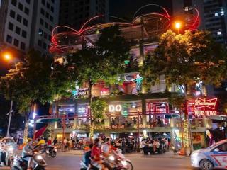 Bán lô góc mặt phố nguyễn tuân,3 mặt tiền khủnghàng hiếm317m 5 tầngmt40mcho thuê 2.88 tỷ/năm