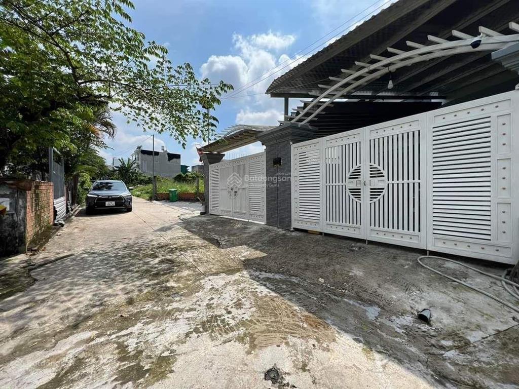 Dt 300m2 thổ cư 100% nở hậu 22m mà giá 4,5tỷ. p phú lợi hcm, trung tâm tdm cũ ngay kdc đường 5mét