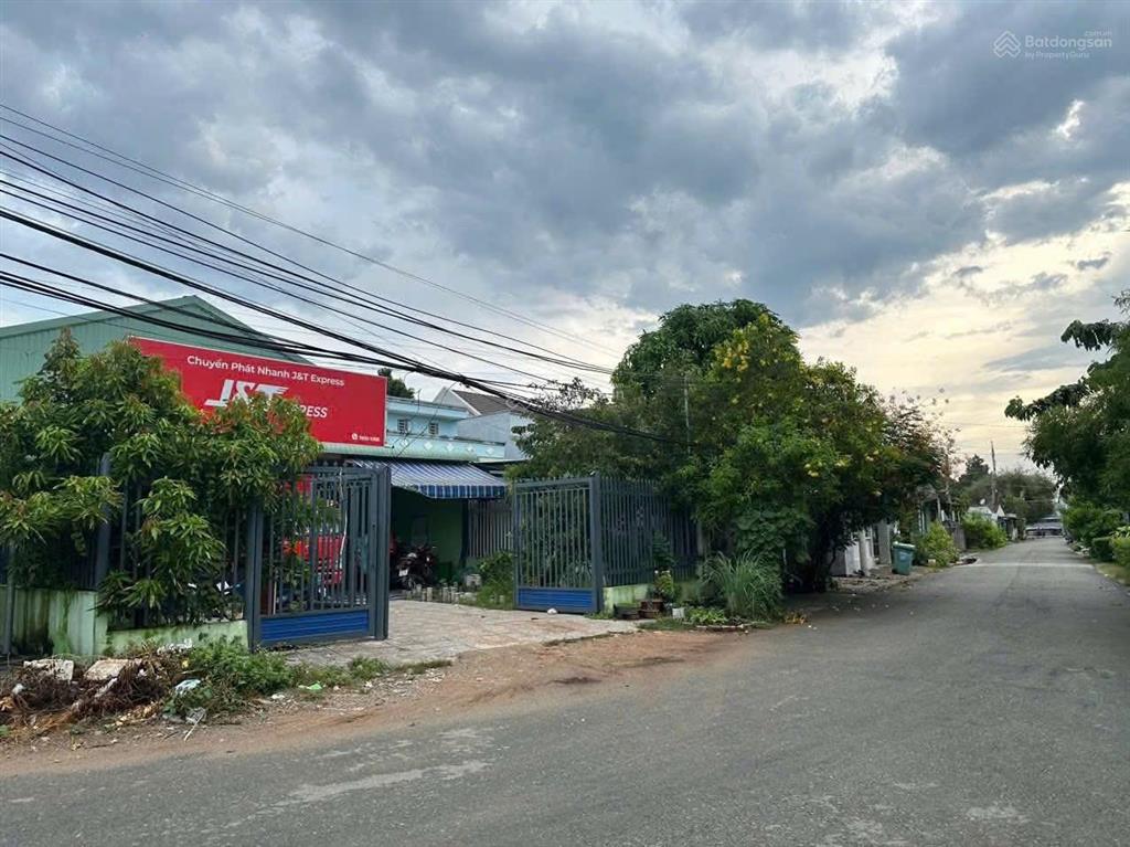 Ngộp bán gấp giảm 1 tỷ đang cho thuê 14tr /th bán kho định hòa 13x32m mặt tiền đx 069 nnhựa 9m