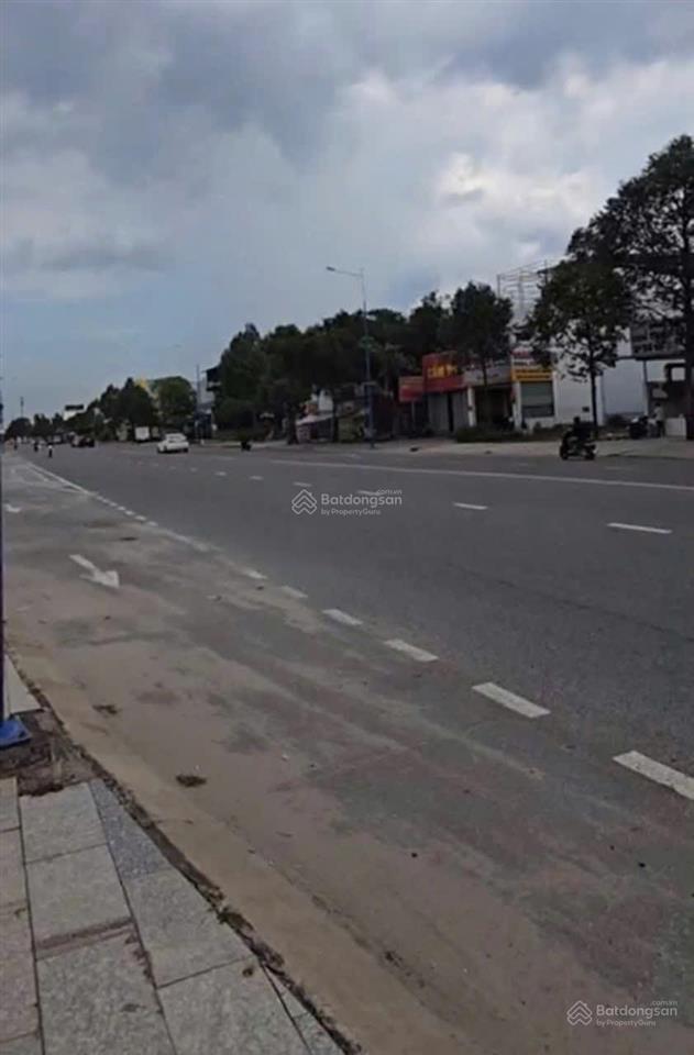 Hàng đẹp tuyệt vời 10x30m thổ cư 100% mặt tiền đường võ văn kiệt trung tâm tp mới. kd đa ngành