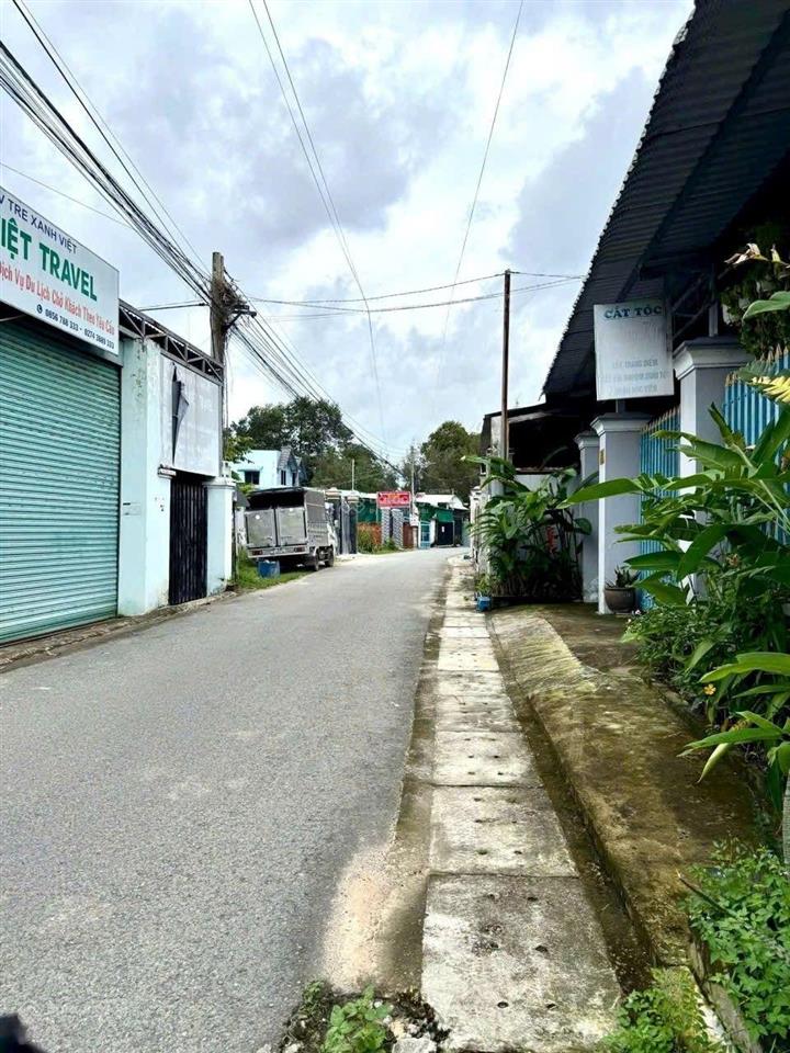 Bđs đẹp mặt tiền dx106 nhựa 5m. dân đông  đẹp 10x38m thổ cư 120m2 giá chỉ 5 tỷ