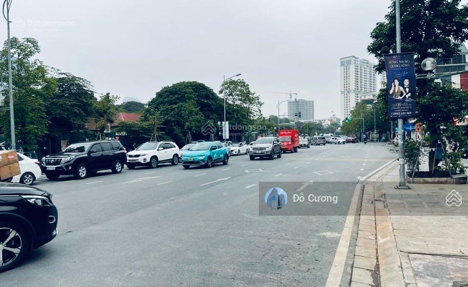 Gấp  cần bán gấp nhà mặt phố huỳnh thúc kháng, đống đa  lô góc 3 thoáng  150m2 x 5 tầng + mt 8m