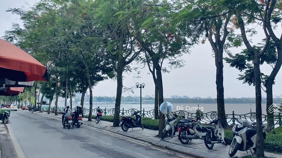 Bán nhà mặt phố nhật chiêu, tây hồ  mặt hồ tây, 1 mặt phố 1 mặt ngõ sau  300m2 x 2t, giá bán đất