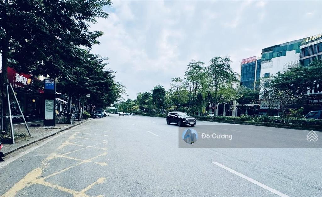 Giá tốt  bán gấp toà văn phòng mặt phố võ chí công  400m2 x 8 tầng thông sàn, thang máy + mt 13m