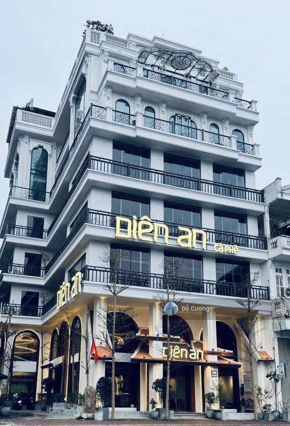 Cực gấp  cần bán gấp nhà mặt phố xuân diệu, gần hồ tây, ngã 4  260m2 x 8t + mt 14,5m  0974 660 ***