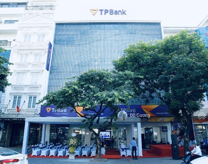 Cần bán nhanh  bán gấp nhà mặt phố nguyễn hoàng  610m2 x 6 tầng thang máy + mt 16m  0974 660 ***