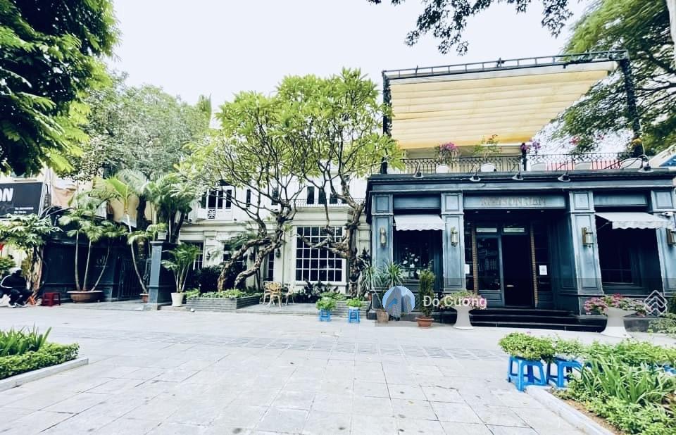 Siêu hot  cần bán nhanh, bán gấp nhà mặt phố trường chinh  570m2 x nhà c4 giá bán đất + mt 23m