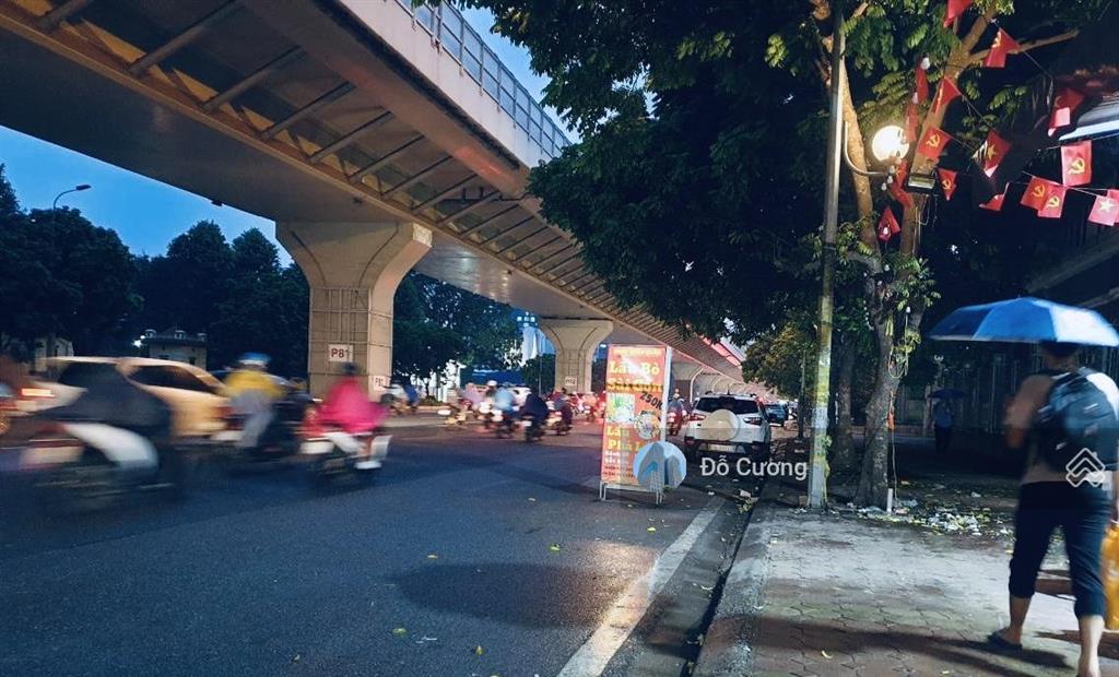 Siêu hot  cần bán nhanh, bán gấp nhà mặt phố trường chinh  570m2 x nhà c4 giá bán đất + mt 23m